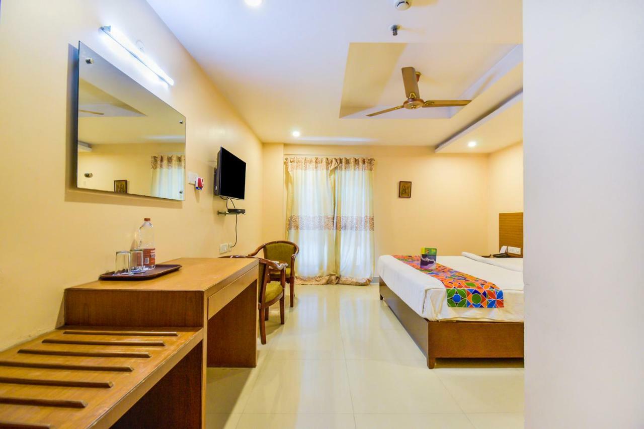 होटल Fabexpress Deccan Heritage - Nr Iskon Temple , Abids 3*